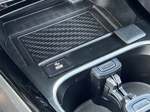 Certified 2025 Mercedes-Benz CLA 250 4MATIC image 32