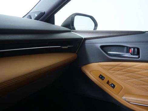 Used 2019 Toyota Avalon Limited image 30