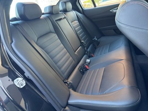 Used 2025 Alfa Romeo Giulia w/ Driving Assist Package image 18