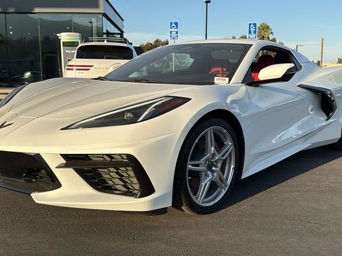 Used 2025 Chevrolet Corvette Stingray Convertible w/ 1LT image 7