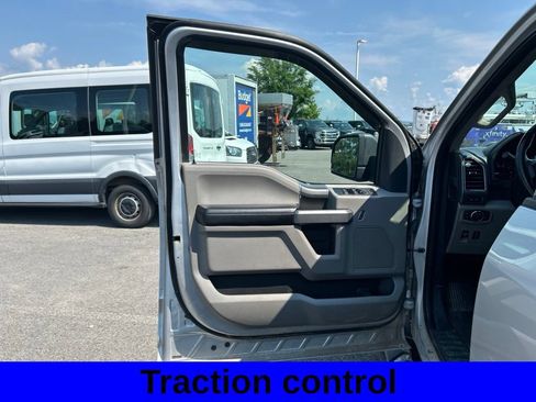 Used 2018 Ford F150 XLT w/ Equipment Group 302A Luxury AWD/4WD image 15