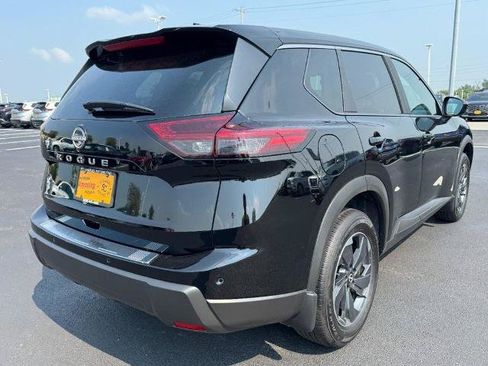 Certified 2025 Nissan Rogue SV FWD image 3