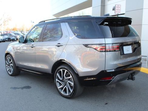 Used 2025 Land Rover Discovery Dynamic SE image 11