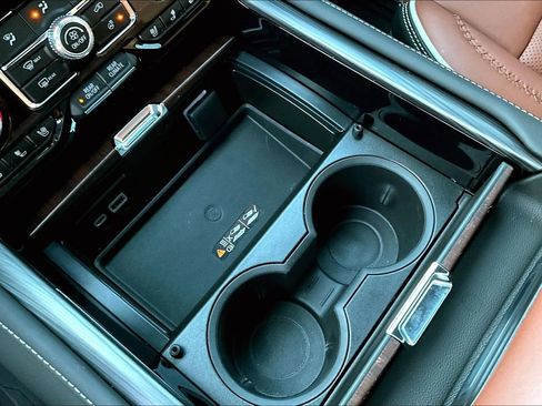 Used 2023 GMC Yukon Denali Ultimate image 17