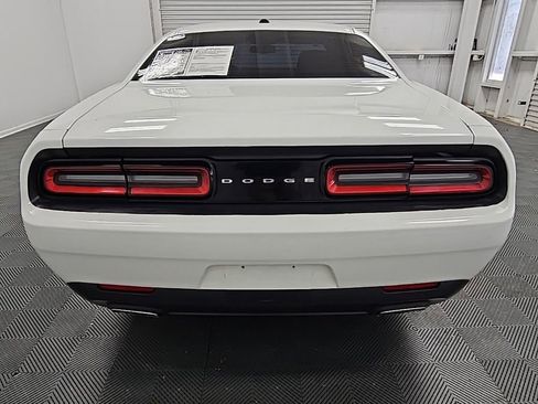 Used 2015 Dodge Challenger SXT image 8