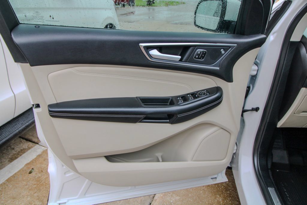 Used 2023 Ford Edge Titanium AWD/4WD image 11