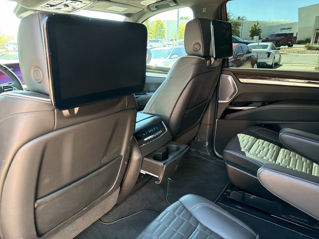 Used 2026 Cadillac Escalade Platinum Sport w/ LPO, ONYX Package AWD/4WD image 33