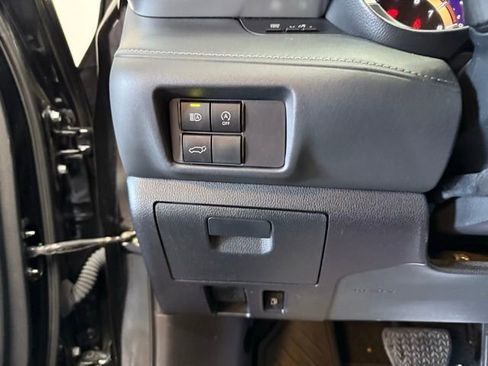 Used 2023 Toyota Highlander L image 19