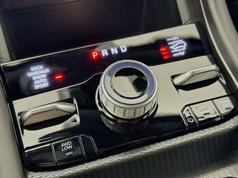 Used 2024 Jeep Grand Cherokee Trailhawk image 17