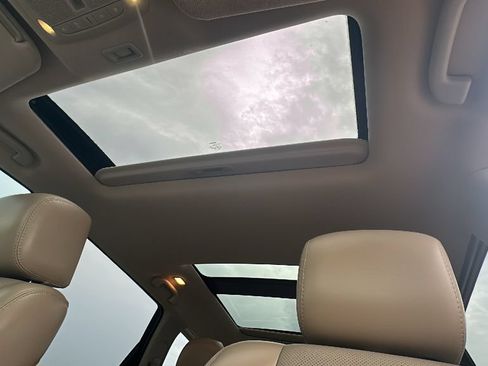 Used 2014 Nissan Pathfinder Platinum w/ Platinum Premium Package FWD image 5