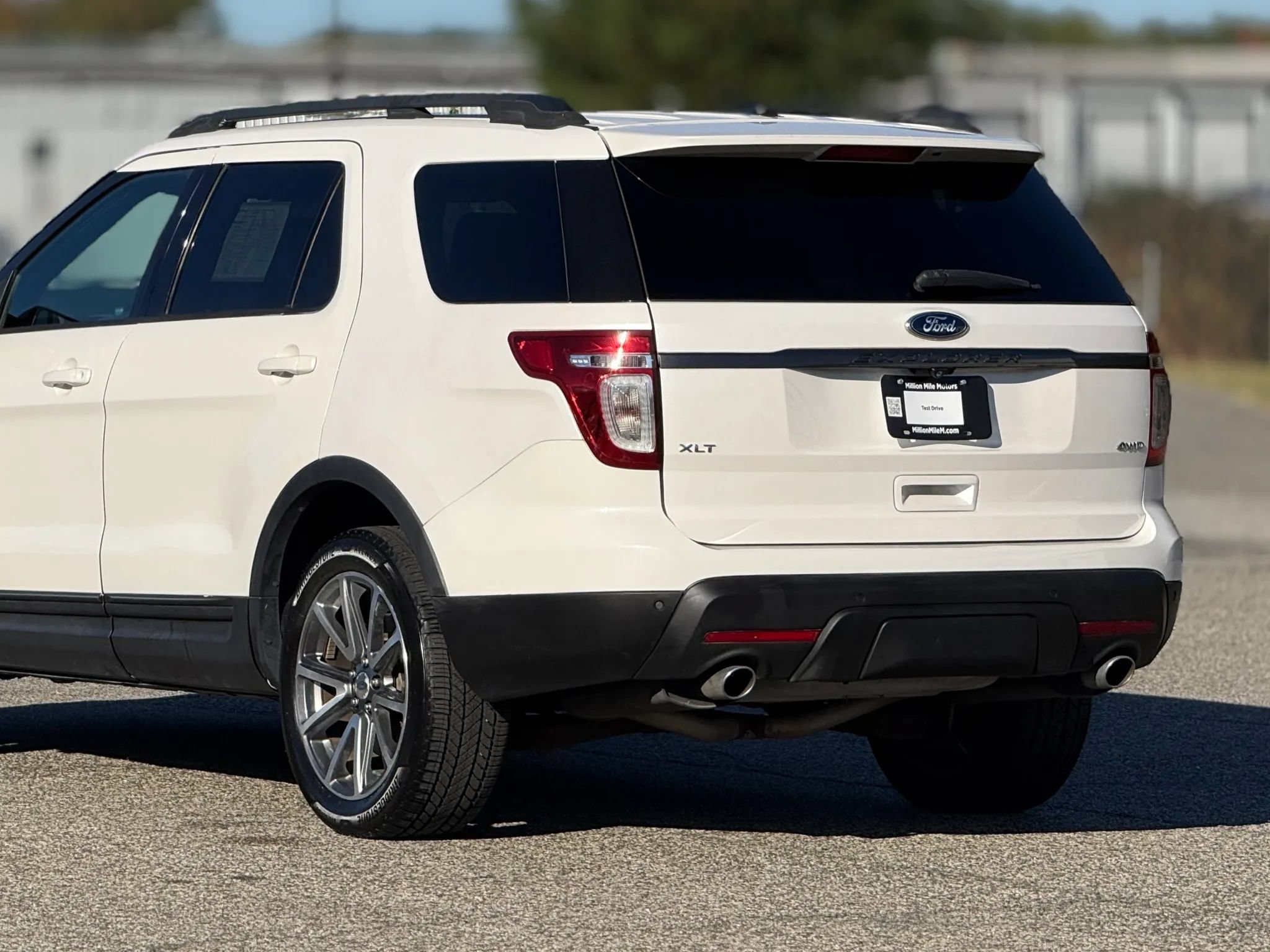 Used 2015 Ford Explorer XLT w/ Equipment Group 202B AWD/4WD image 15