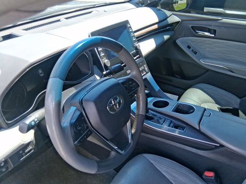 Used 2019 Toyota Avalon Limited FWD image 9