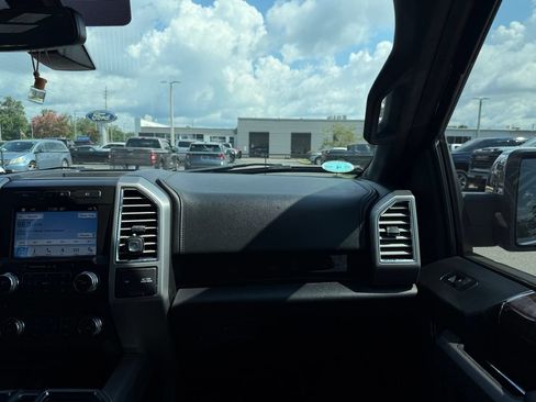 Used 2017 Ford F150 Platinum w/ Equipment Group 701A Luxury AWD/4WD image 19