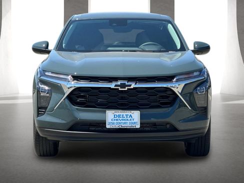 New 2026 Chevrolet Trax LS w/ LS Convenience Package FWD image 9