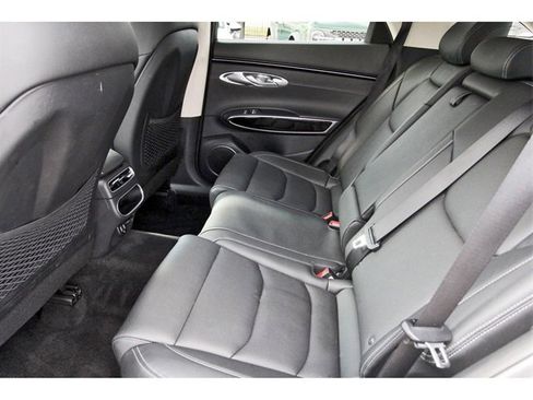 Used 2022 Genesis GV70 2.5T image 12