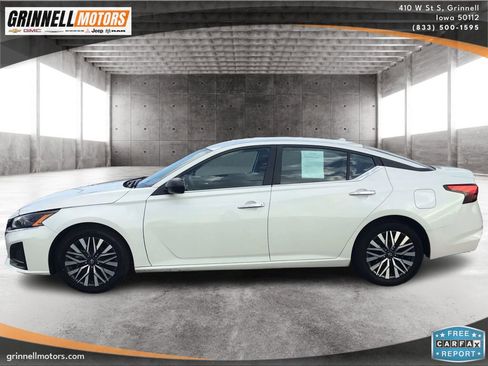 Used 2024 Nissan Altima 2.5 SV FWD image 8