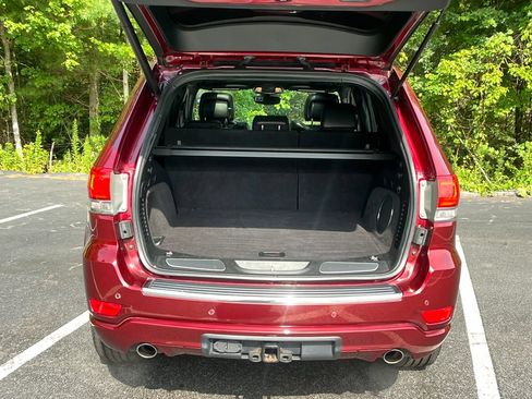 Used 2019 Jeep Grand Cherokee Overland AWD/4WD image 24