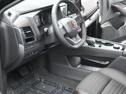 New 2026 Nissan Rogue SV image 7