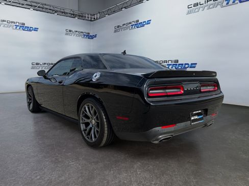 Used 2016 Dodge Challenger SRT RWD image 7