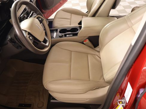 Used 2021 Lincoln Corsair Reserve w/ Elements Package FWD image 12