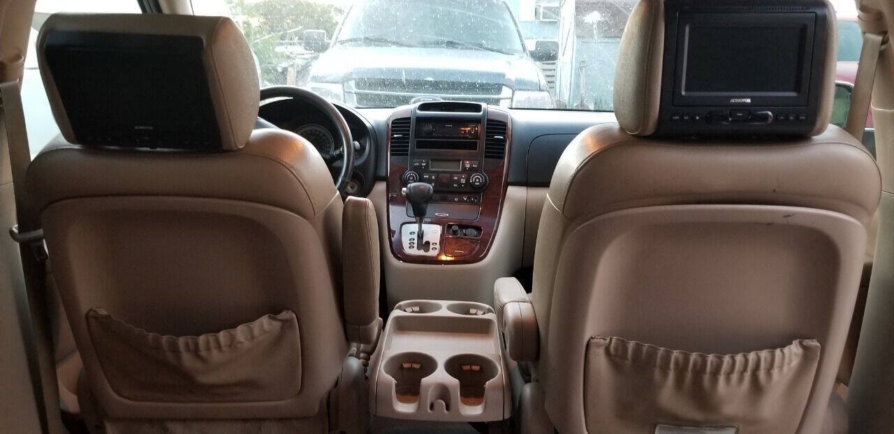 Used 2008 Hyundai Entourage Limited FWD image 10