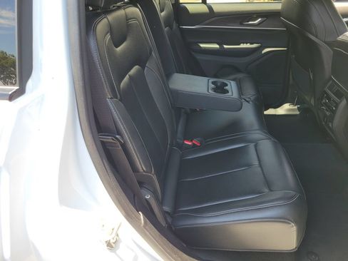 Used 2023 Jeep Grand Cherokee Limited RWD image 20