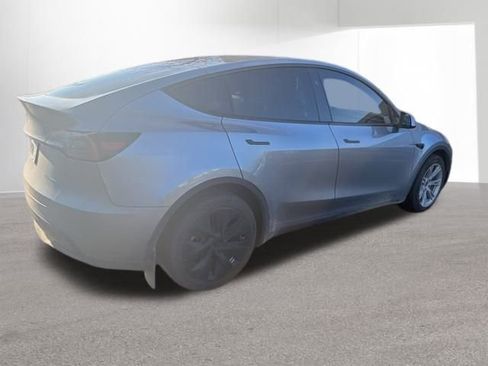 Used 2024 Tesla Model Y Long Range image 17