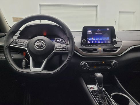 Used 2024 Nissan Altima 2.5 SV image 22