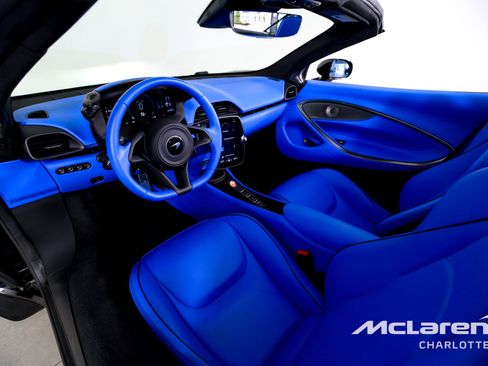 Used 2025 McLaren Artura Spider image 14