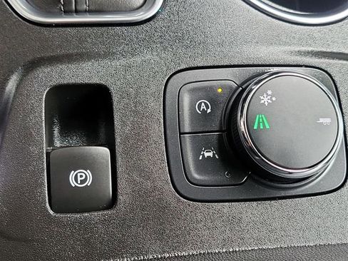 Certified 2023 Chevrolet Traverse High Country FWD image 17