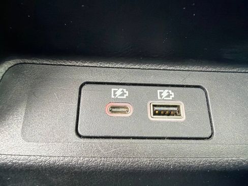 Used 2025 Nissan Altima 2.5 SV FWD image 31