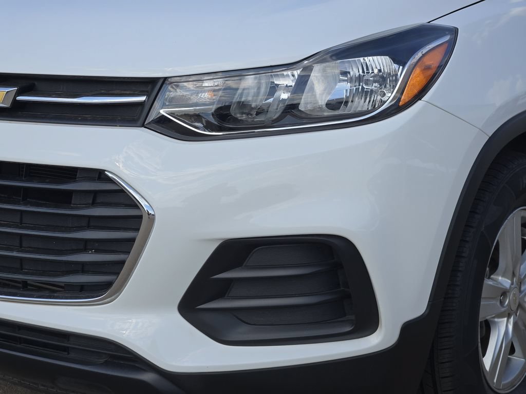 Used 2022 Chevrolet Trax LS w/ Tint and Cruise Package FWD image 29