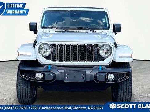 Used 2024 Jeep Wrangler Unlimited AWD/4WD image 2