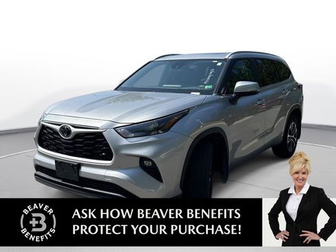 Used 2024 Toyota Highlander XLE AWD/4WD image 1