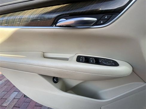 Used 2019 Cadillac XT5 FWD image 11