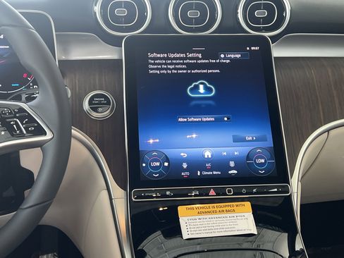 Certified 2025 Mercedes-Benz GLC 300 image 36