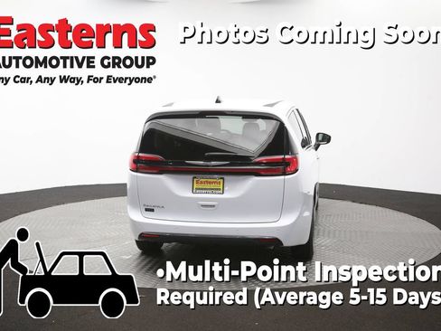 Used 2023 Chrysler Pacifica Touring-L FWD image 39