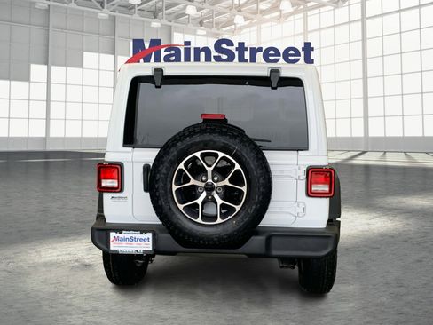 Used 2025 Jeep Wrangler Sport S image 4