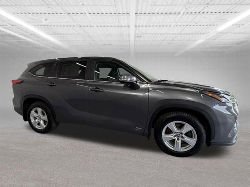 Used 2023 Toyota Highlander LE AWD/4WD image 7