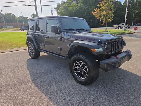 Used 2025 Jeep Wrangler Unlimited Rubicon AWD/4WD image 4