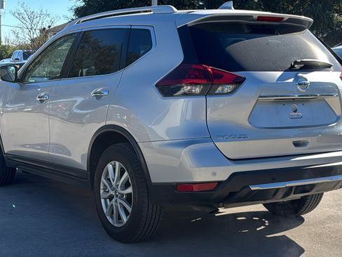 Used 2019 Nissan Rogue SV image 5