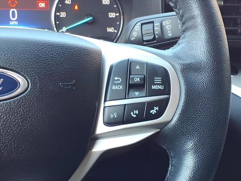 Used 2022 Ford Explorer XLT image 15