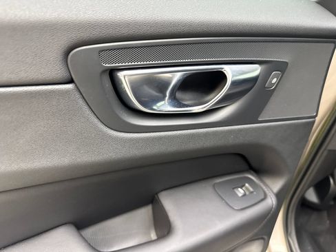 Used 2023 Volvo XC60 B5 Plus FWD image 38