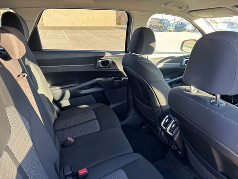 Used 2023 Kia Sorento LX image 12