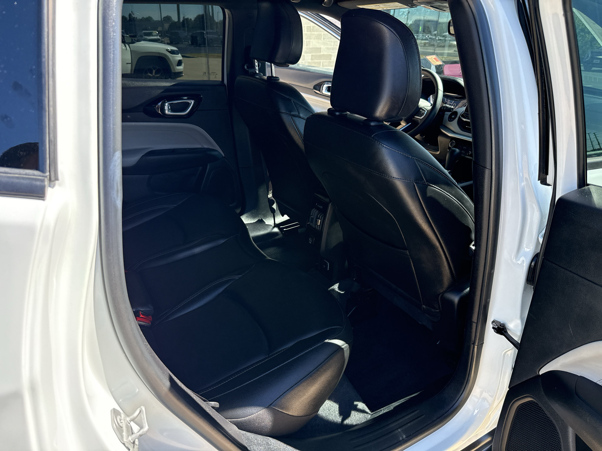 Used 2025 Jeep Compass Limited AWD/4WD image 19