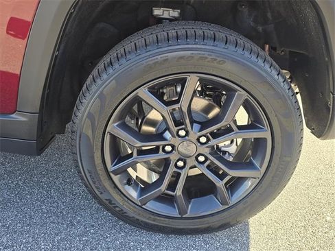 New 2025 Jeep Grand Cherokee Limited image 8