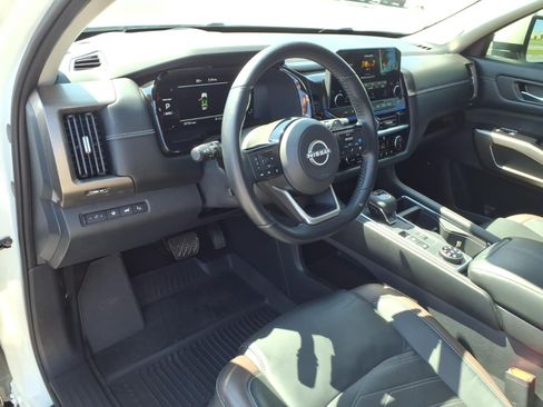 Used 2022 Nissan Pathfinder Platinum w/ Cargo Package AWD/4WD image 23