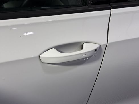 Used 2023 Volkswagen Golf R AWD/4WD image 15