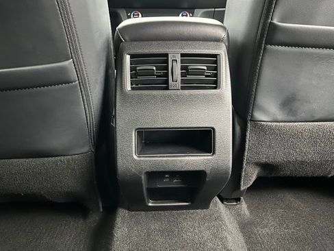 Used 2024 Mitsubishi Outlander SE image 16