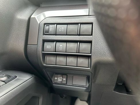 Used 2025 Toyota Tacoma SR5 AWD/4WD image 17